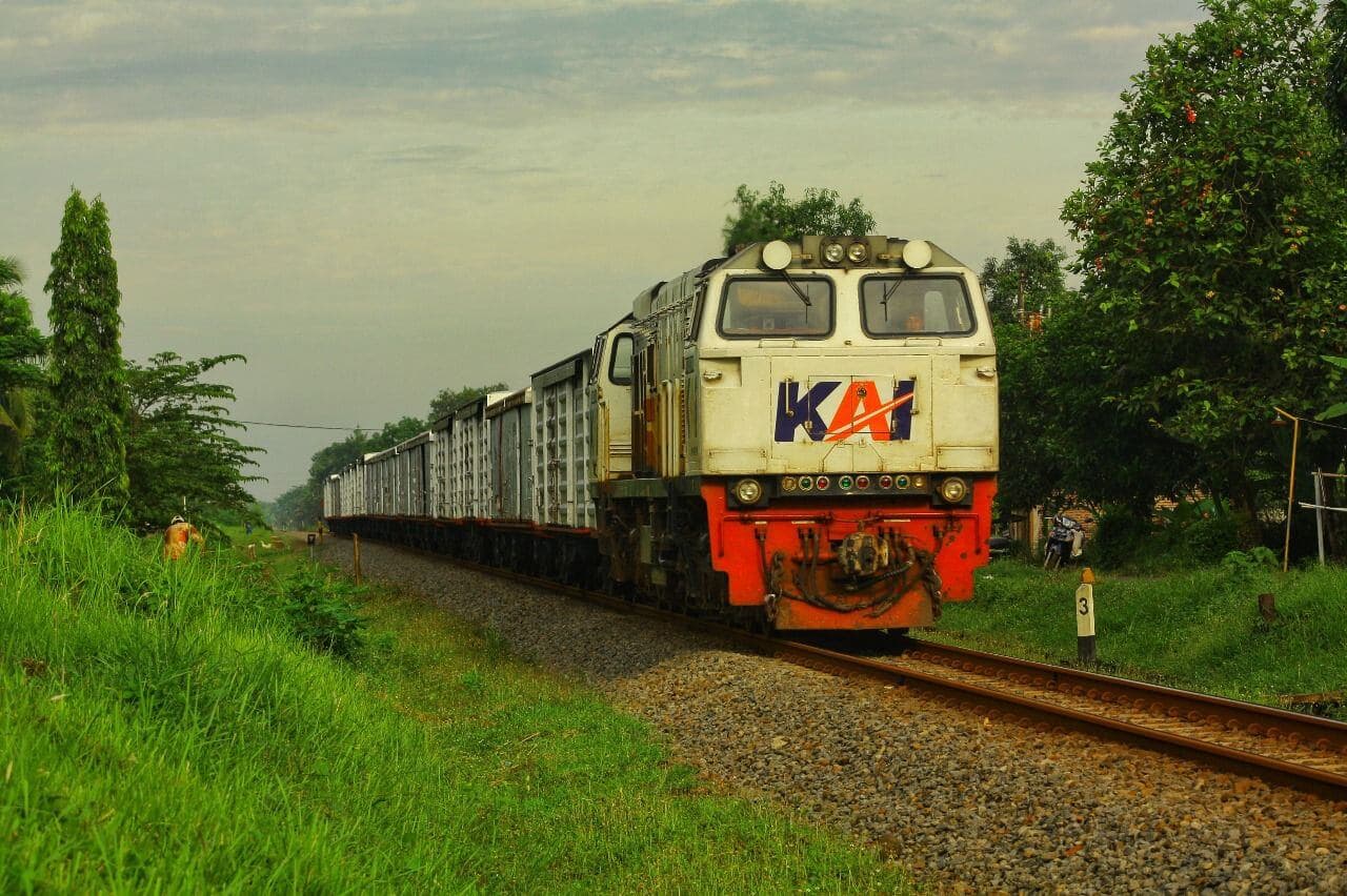 Hari Pangan Sedunia 2025: KAI Dukung Ketahanan Pangan Lewat Angkutan Pupuk dan Logistik Hijau