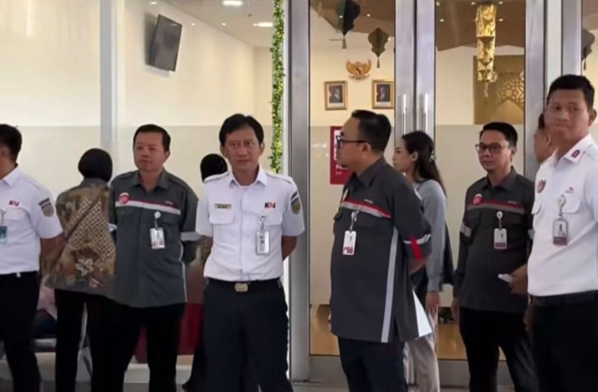 Direktur Utama KAI Tinjau Operasional Whoosh saat Arus Balik, Mobilitas Jakarta–Bandung Tetap Tinggi