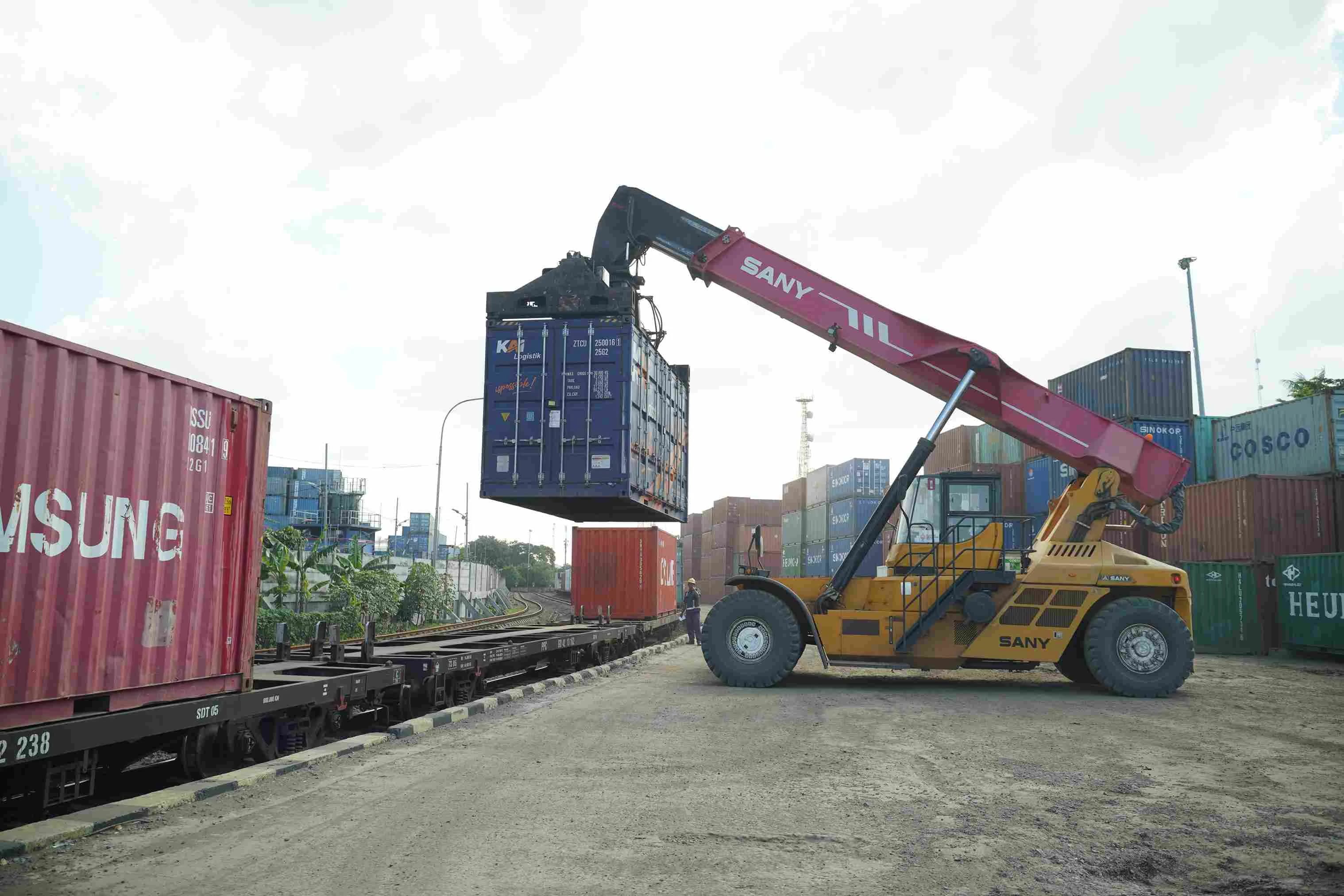 KAI Perkuat Peran Kereta Api Barang dalam Menekan Biaya Logistik Nasional