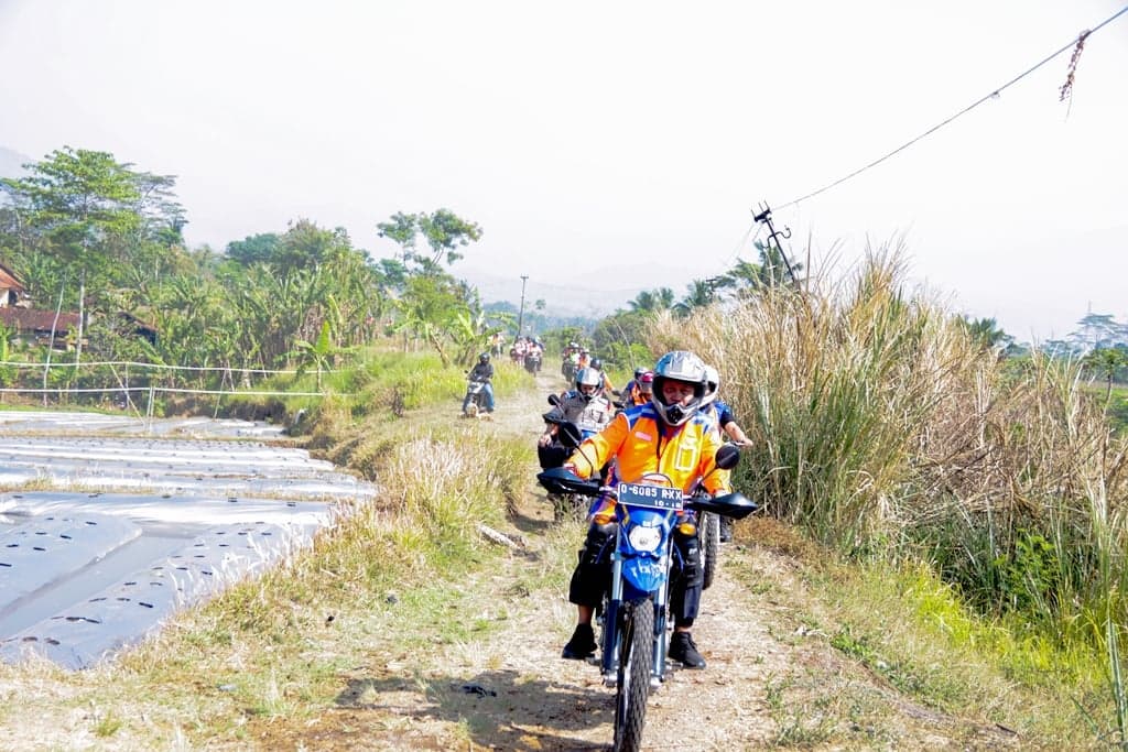 Direktur Utama KAI Gunakan Motor Tinjau Jalur Non Aktif Cibatu-Garut