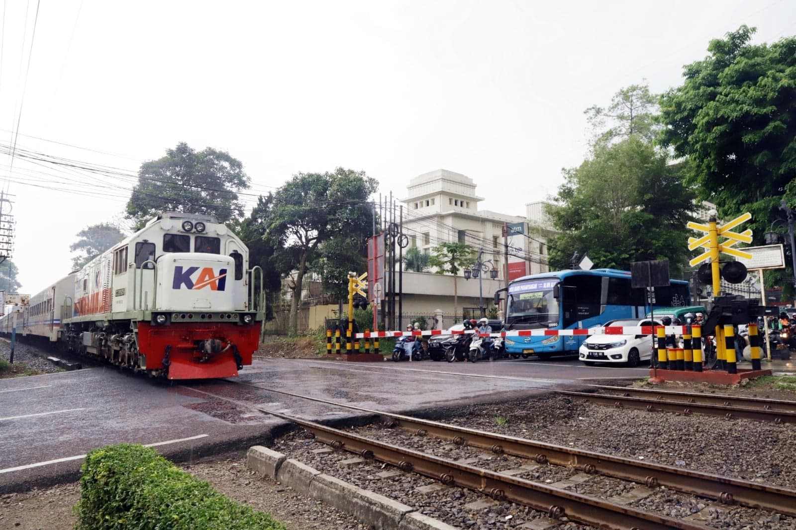 Pelintasan Kereta Api Tanggung Jawab Siapa? Simak Aturannya!