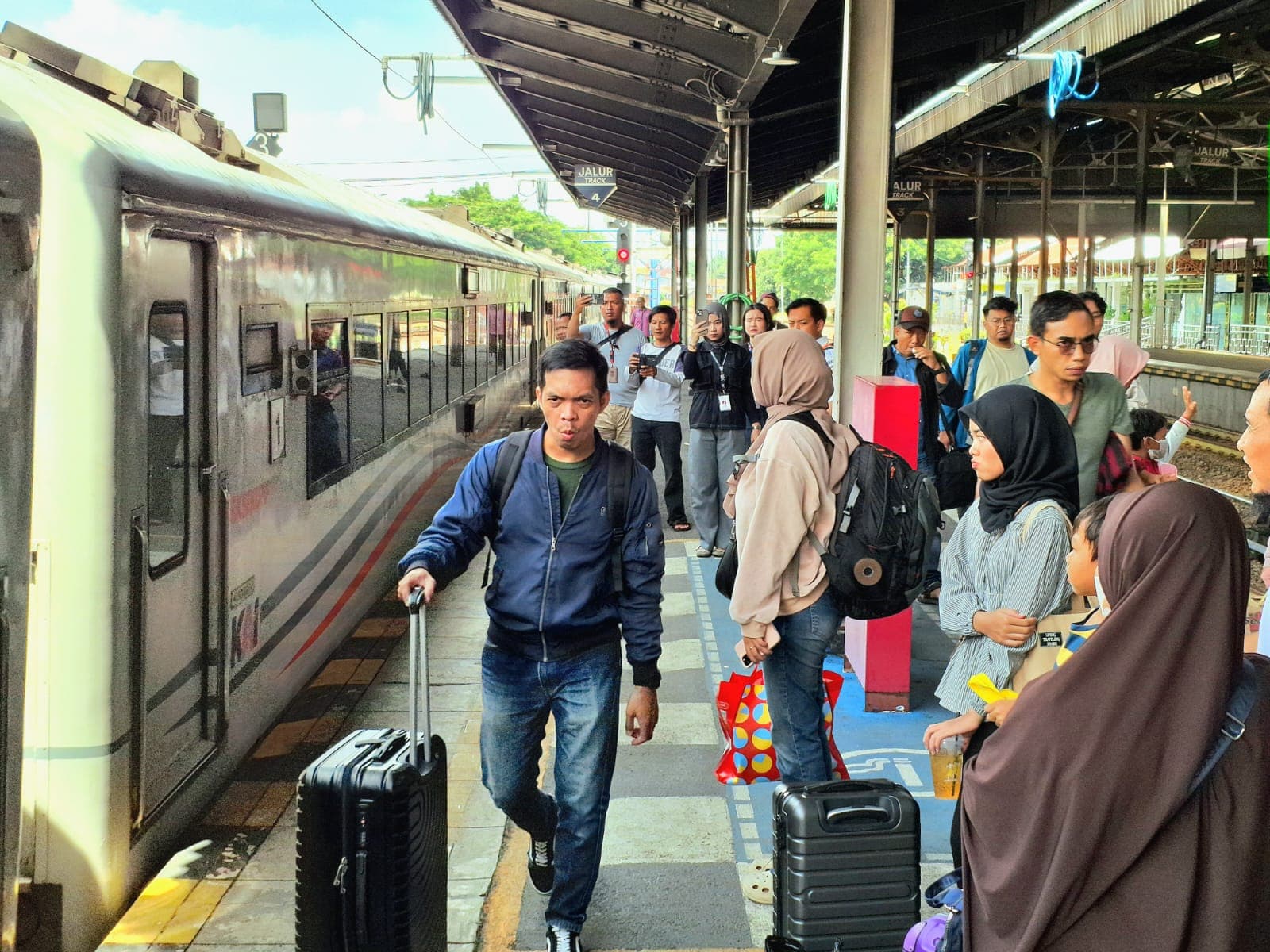 Cirebon Jadi Simpul Penting Pergerakan Wisata dan Ekonomi Selama Nataru 2025/2026