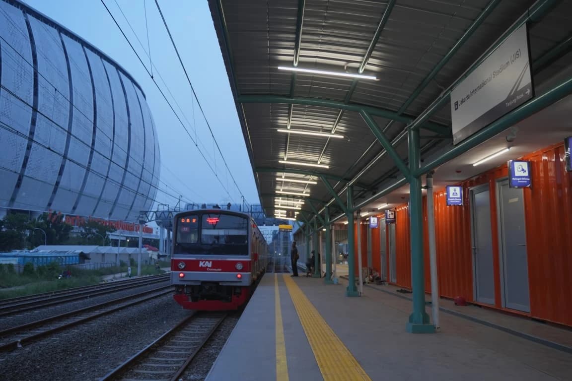 JIS Station Begins Serving Tanjung Priok Commuter Line, Enhancing Access to Stadium Area