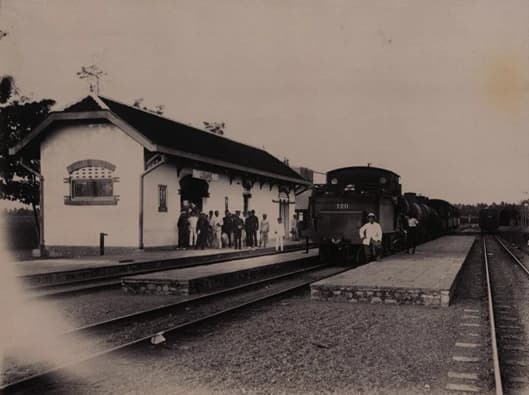 Trem Semarang-Cheribon Stoomtram Maatschappij (SCS) lintas Waruduwur-Luwunggajah-Losari