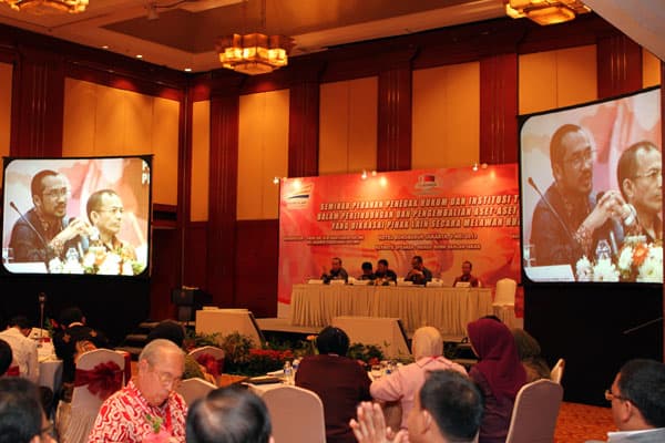 MELINDUNGI DAN MENYELAMATKAN ASET-ASET NEGARA