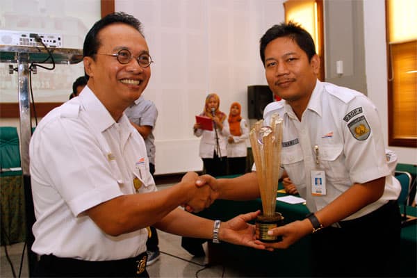 Meningkatkan Kualitas dan Pelayanan Stasiun Melalui Best Station Award 2013