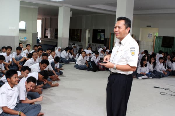 Direktur Operasi PT. KAI Mengajar Di SMAN 6 Bandung