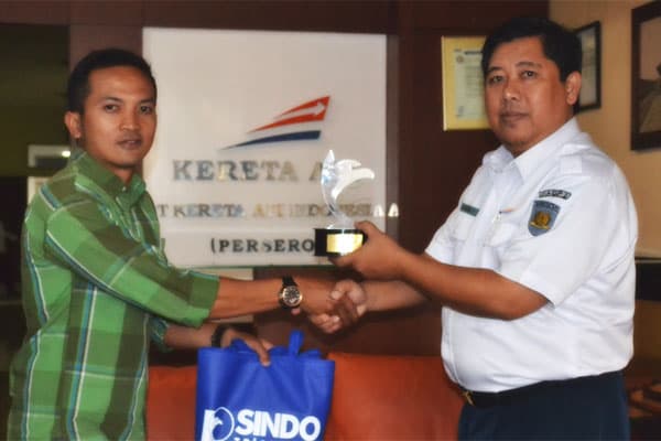 PT KAI Daop 2 Raih Sindo Trijaya FM Awards