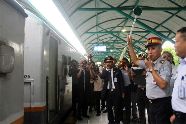 KA Bangunkarta Melayani Relasi Surabaya Gubeng - Gambir PP