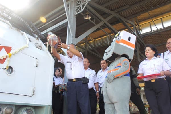 Februari 2014, KA Ajisaka Mulai Beroperasi