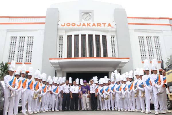 Marching Band Locomotive PT KAI Rebut Piala Menpora