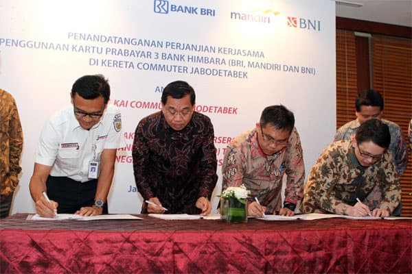 PT KCJ Tandatangani PKS Penggunaan Kartu Prabayar E-Ticketing KRL Dengan BNI, BRI Dan Mandiri