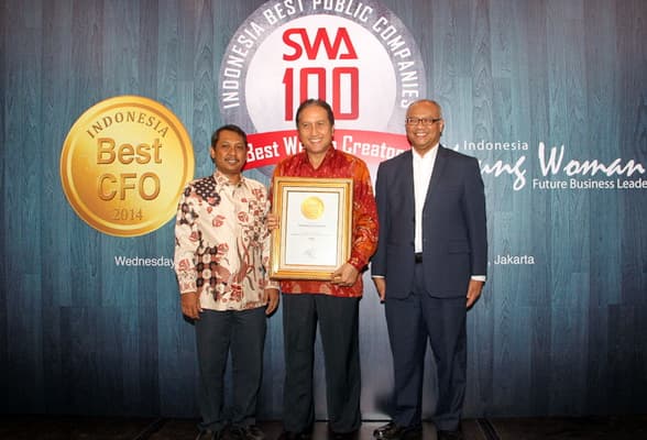 Direktur Keuangan PT KAI sebagai The Third Winner of Indonesia Best CFO 2014