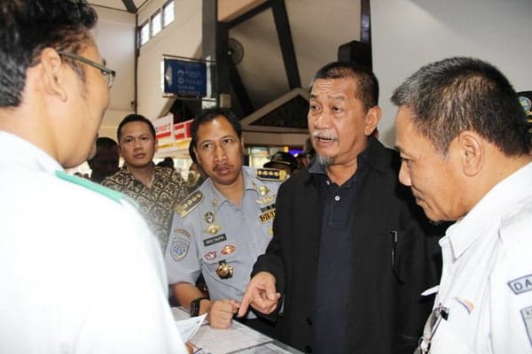 Wagub Jabar Pantau Angkutan Lebaran di Stasiun Bandung