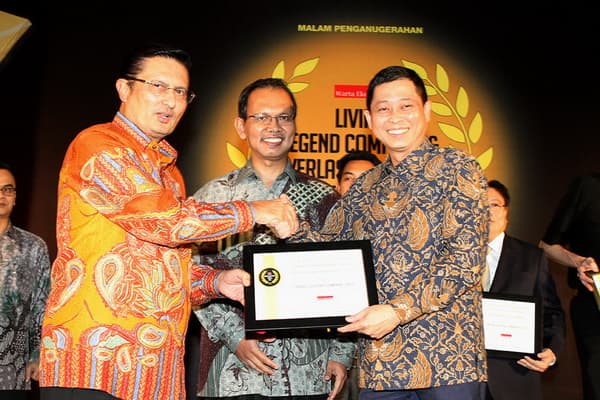 PT KAI Dapatkan Penghargaan Living Legend Company 2014