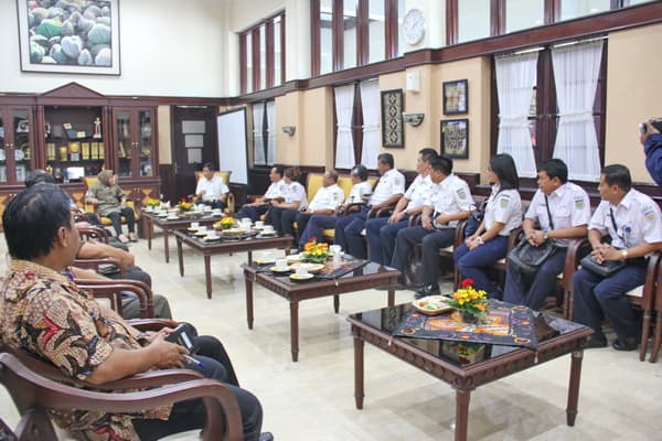 PT KAI Siap Bangun Trem di Surabaya