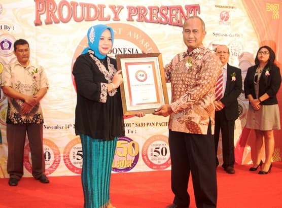 PT KAI Meraih Penghargaan The Best Service Excellent Of The Year