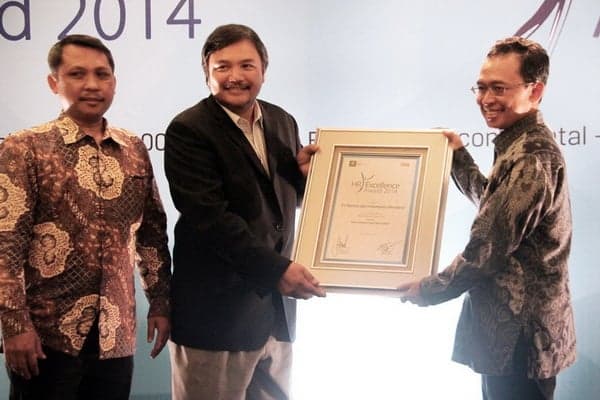 PT KAI menerima penghargaan HR Excellence Award 2014