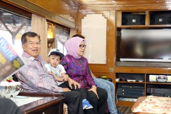 1 April 2015,  KA Ekonomi Sidoarjo - Surabaya Gubeng - Surabaya Pasarturi - Bojonegoro Beroperasi