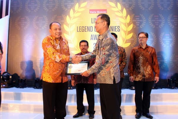 PT KAI mendapatkan penghargaan Indonesia Living Legend Company