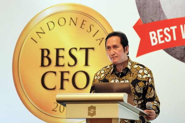 Direktur Keuangan PT KAI Terpilih sebagai The First Winner Of Indonesia Best CFO 2015