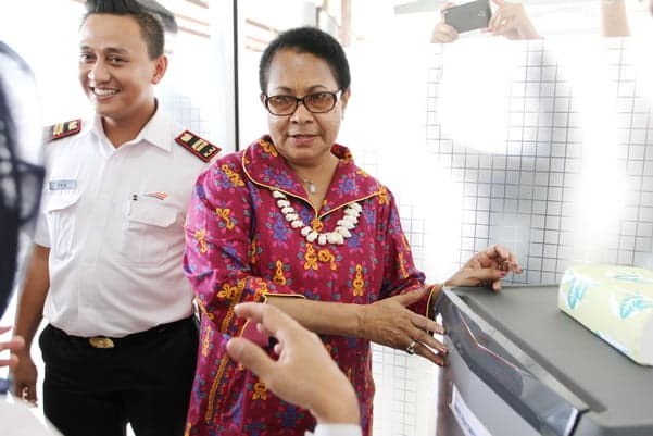 Menteri Pemberdayaan Perempuan Dan Perlindungan Anak Tinjau Angkutan Lebaran di Stasiun Pasar Senen