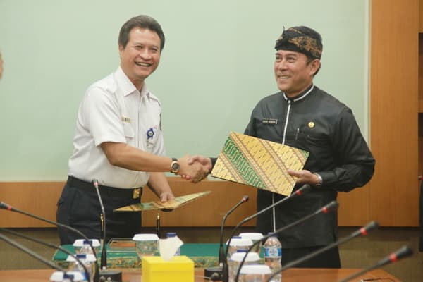 Penandatanganan Kerja Sama KAI dan Pemkab Purwakarta