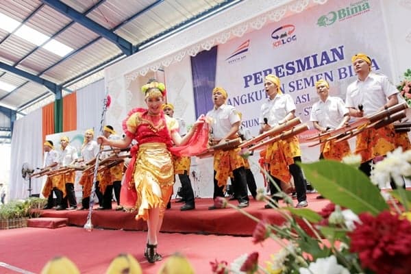 KAI Luncurkan KA Angkutan Semen Bima