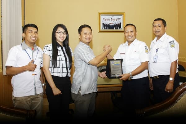 Daop 4 Semarang Terima Penghargaan dari Radio Elshinta