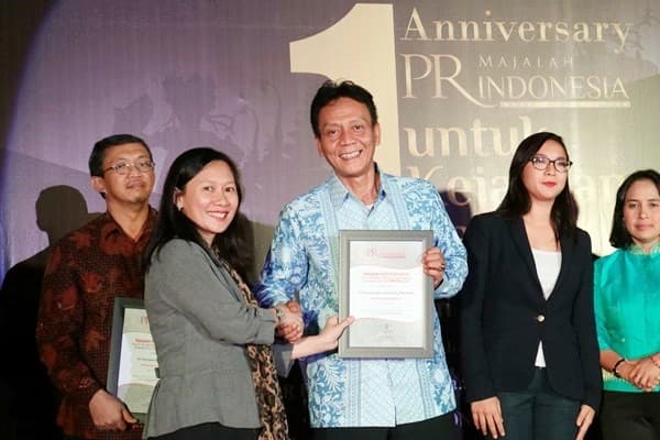Public Relations KAI terpilih sebagai Juara 2 kategori BUMN di ajang PRIMAS 2016