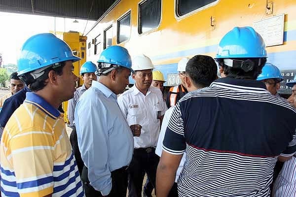 Kunjungan Bangladesh Railways di Depo Kereta dan Depo Lokomotif Madiun