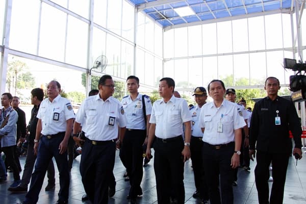 Pantau Angkutan Lebaran, Menhub Jonan Cek Stasiun Pasar Senen