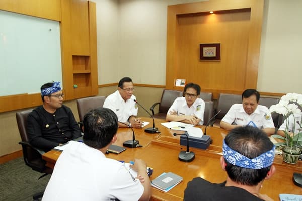 Sinergikan Pembangunan Kota Bandung, Ridwan Kamil Kunjungi KAI