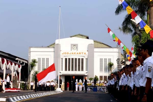 BUMN Serahkan Bantuan setelah Upacara Kemerdekaan