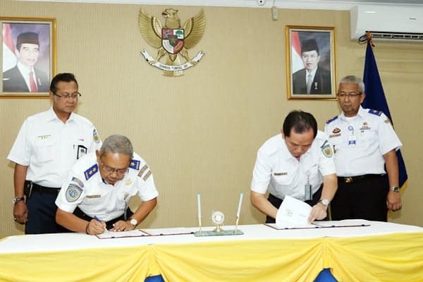 Penandatanganan Kontrak Angkutan KA Perintis