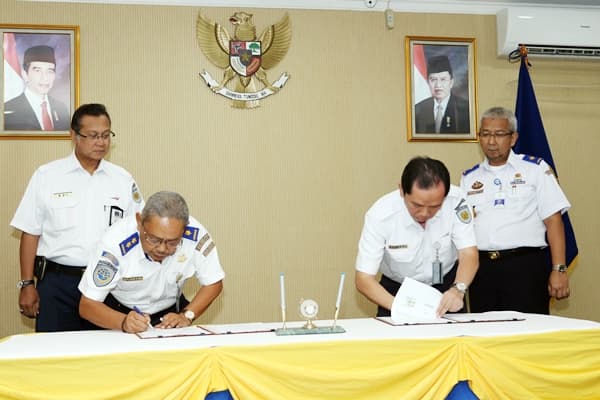 Penandatanganan Kontrak Angkutan KA Perintis