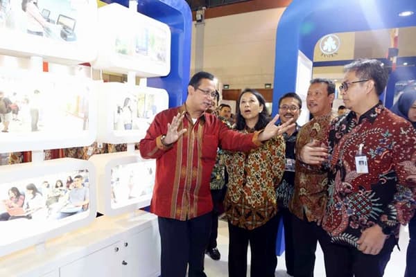 Menteri BUMN Kunjungi Stand KAI di IBD Expo 2016