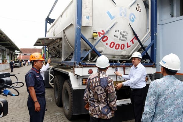 Uji Coba LNG pada Kereta Api oleh KAI dan Pertamina