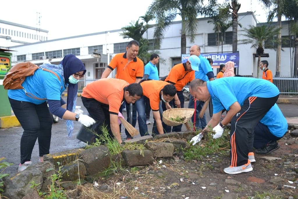KAI dan Pos Indonesia Peringati Hari Peduli  Sampah Nasional