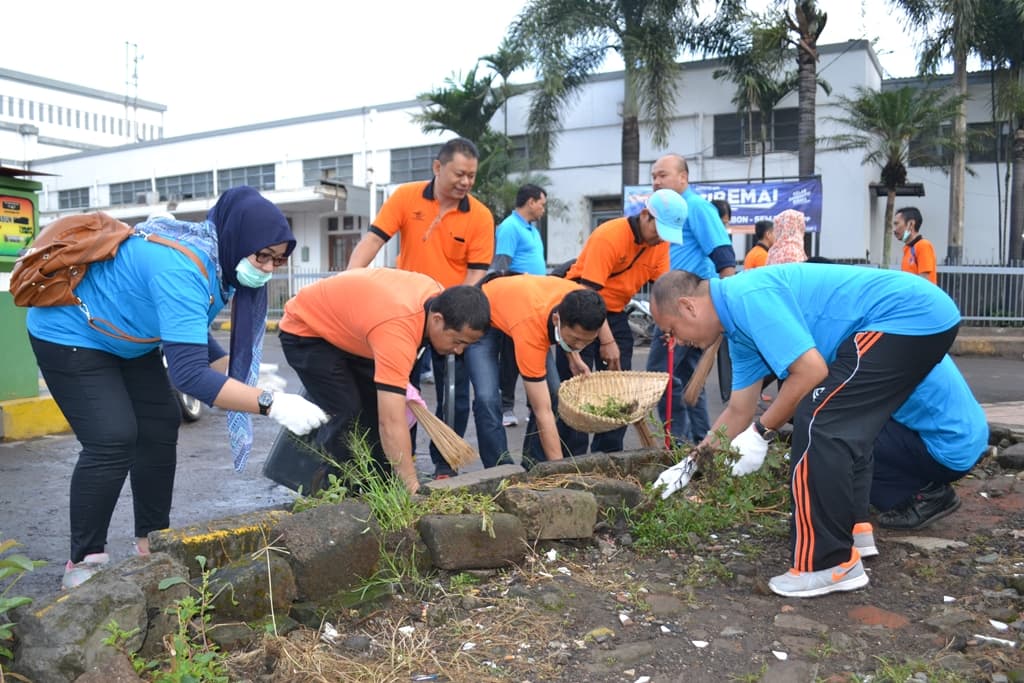 KAI dan Pos Indonesia Peringati Hari Peduli  Sampah Nasional