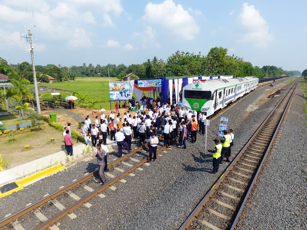 Rail Clinic Generasi ke-3 Diresmikan di Stasiun Gedung Ratu
