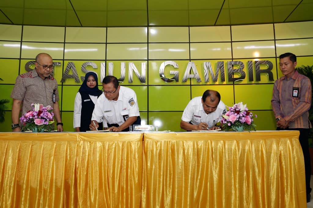 KAI Tandatangani Perjanjian Kerja Bersama dengan Serikat Pekerja