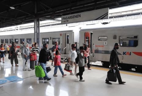 Arus Balik Libur Panjang Diperkirakan Hari Ini, 172.285 Lebih Pelanggan Gunakan Kereta Api