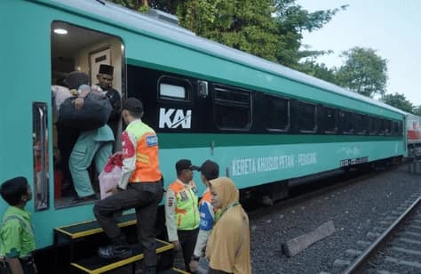 Karya Balai Yasa Surabaya Gubeng, Kereta Petani dan Pedagang Layani 11.428 Pelanggan di Lintas Merak