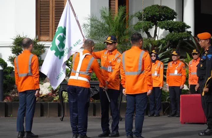 KAI Gelar Apel Bulan K3 Nasional 2026: Dirut KAI Tekankan Penguatan Budaya Keselamatan Proaktif
