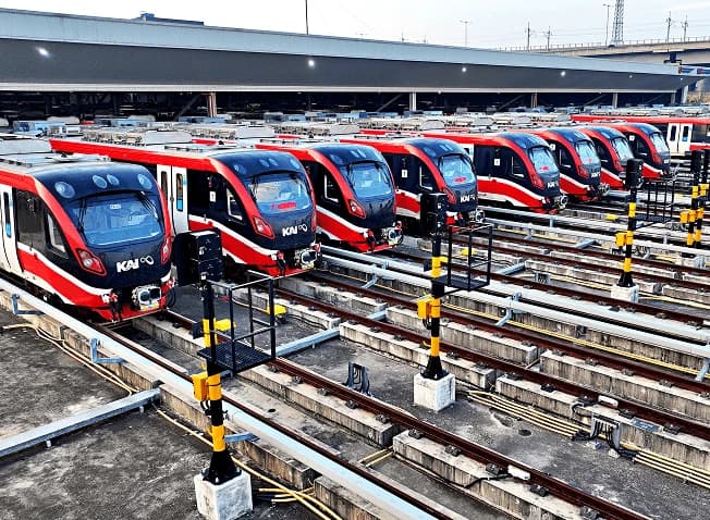 Menjelajahi Keindahan Perjalanan Kereta Api di Indonesia