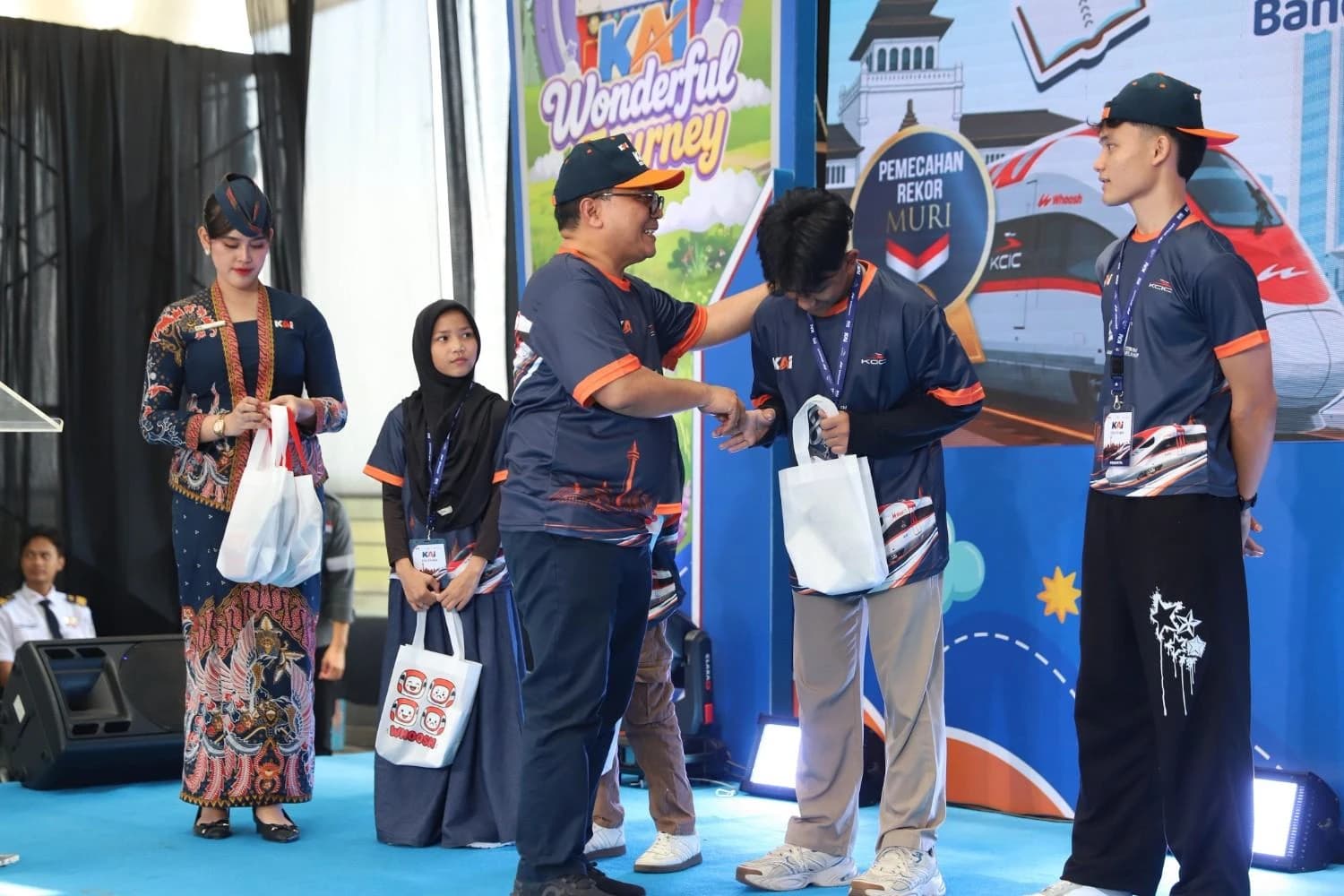 Naik Whoosh Sambil Belajar, 607 Anak Panti Asuhan Ikut Berbagi Ceria