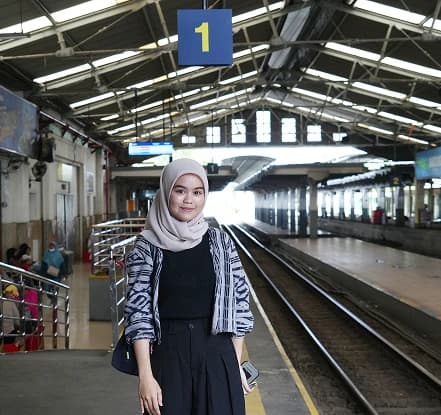 Putri, 21