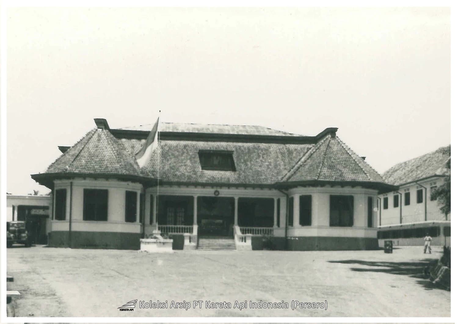 1945