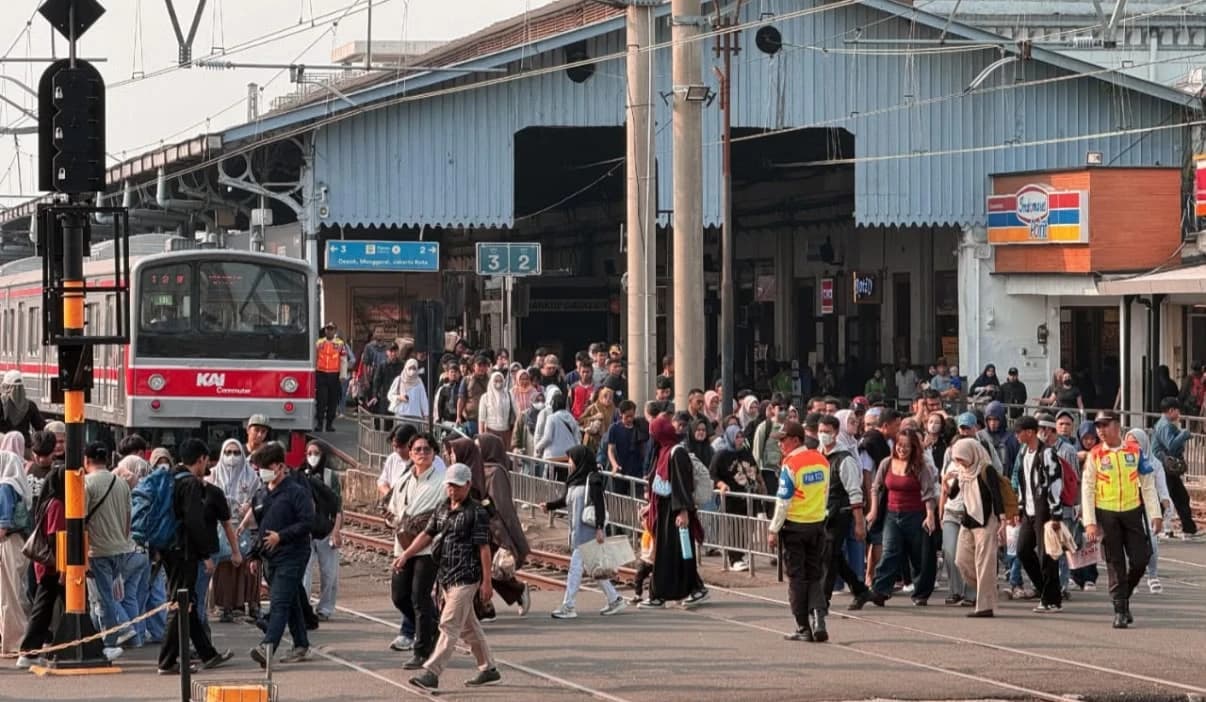 Dukung Mobilitas Ratusan Ribu Pelanggan, KAI Tingkatkan Kapasitas Stasiun Bogor melalui Pengembangan Peron Jalur 6, 7, dan 8